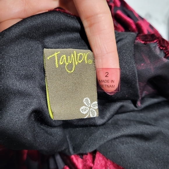 TAYLOR - Burgundy & Black Burnout Floral Velvet Sheath Cocktail Dress - Picture 10 of 14